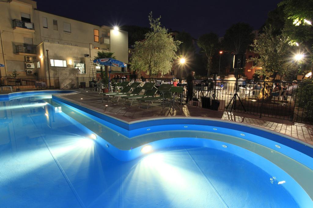 Hotel Vannini Rimini Exterior photo